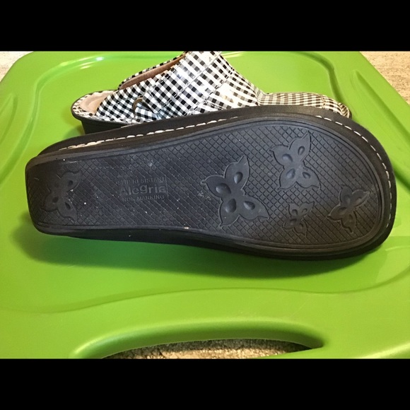 Shoes - Picture 3 of 4